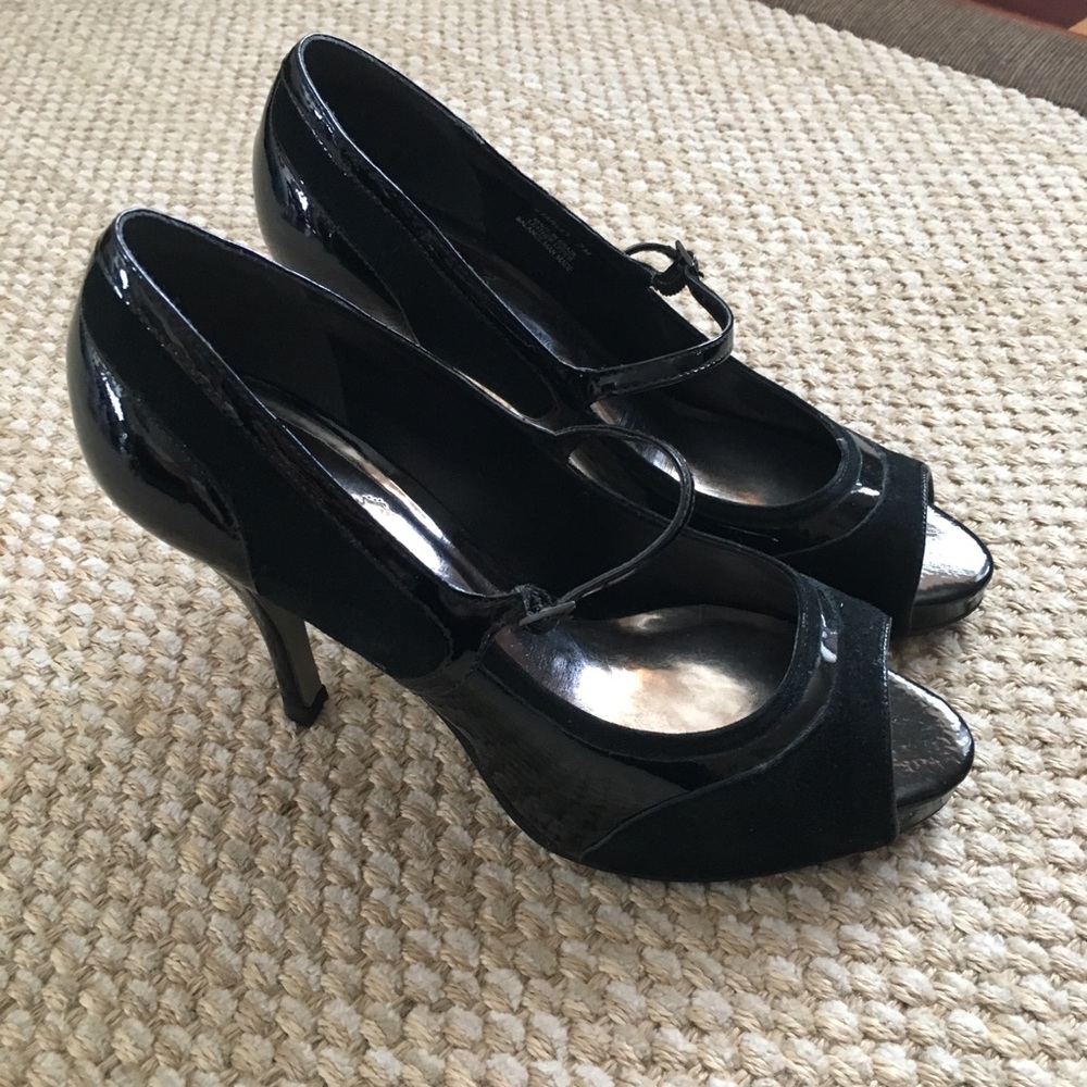 Carlos Santana Peep Toe Heels